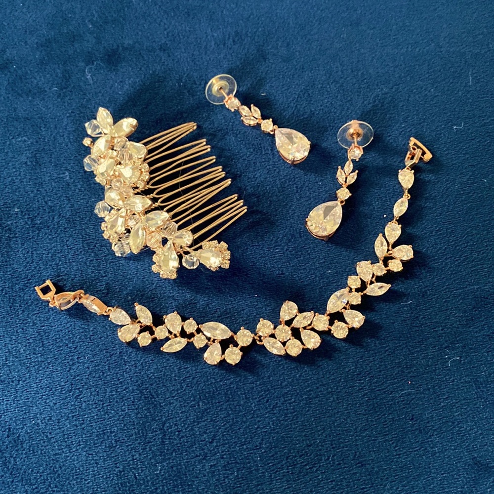 Bridal set! Earrings, bracelet, and hair accessory